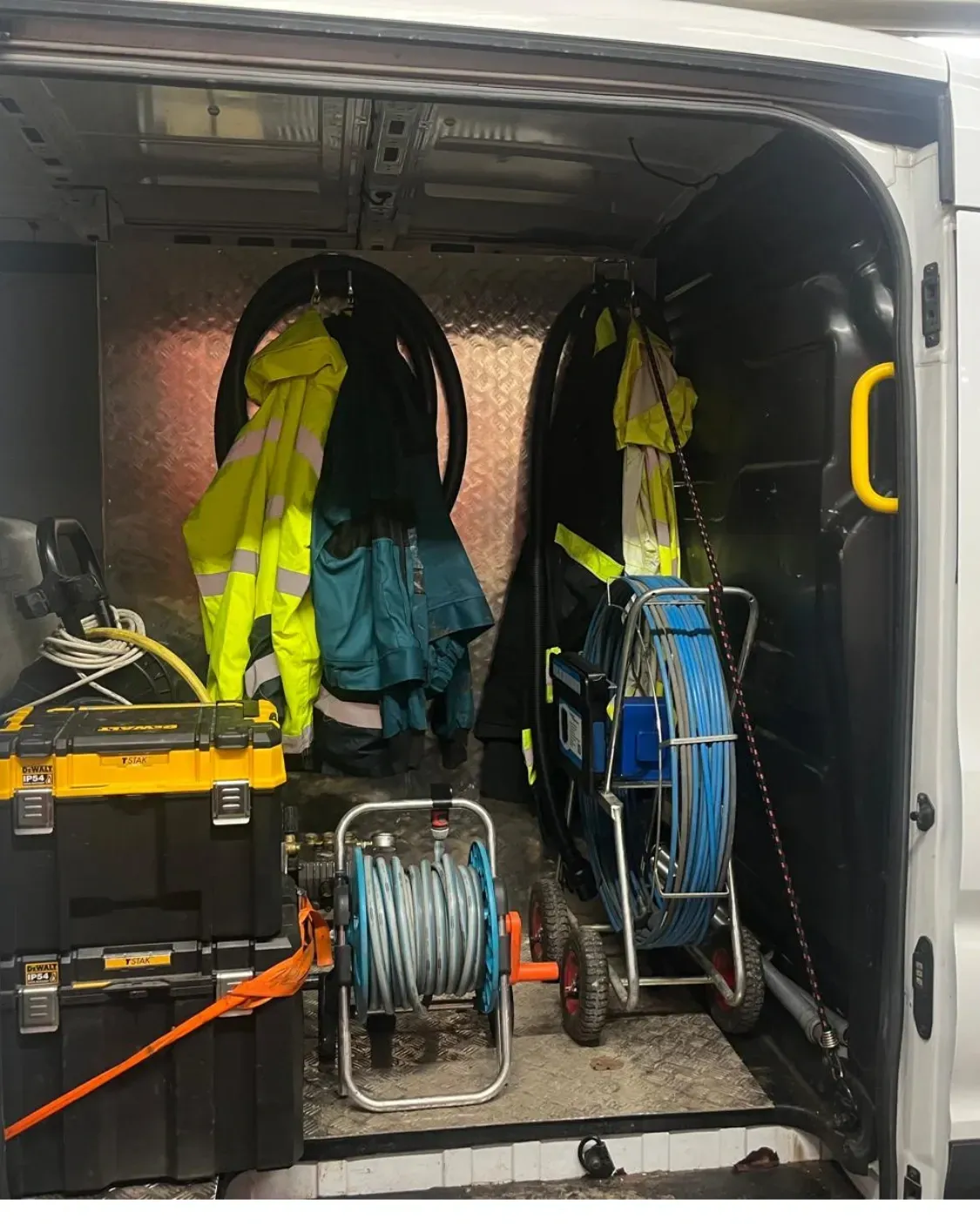 Munkára kész duguláselhárító jármű gyors beavatkozáshoz