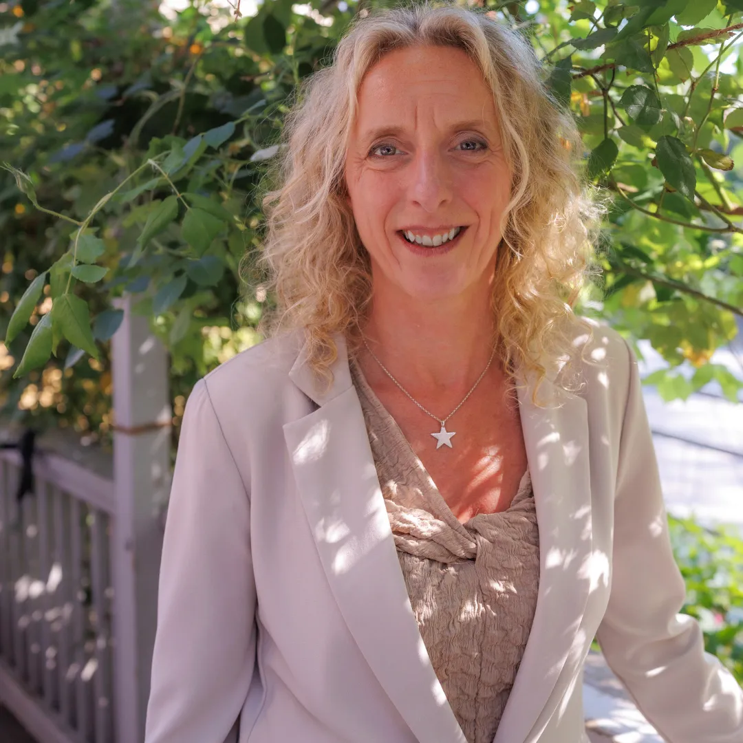 Sally MacDonald, trauma-informed coach & wellbeing practitioner, founder of Strong Horizon
