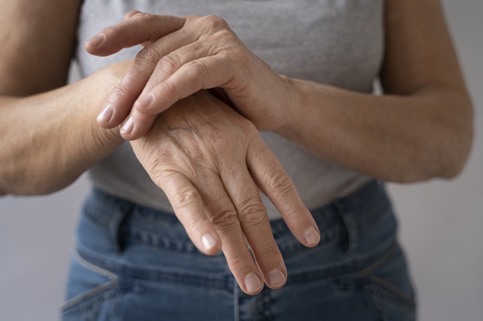 Mid age women having hand numbness symptoms