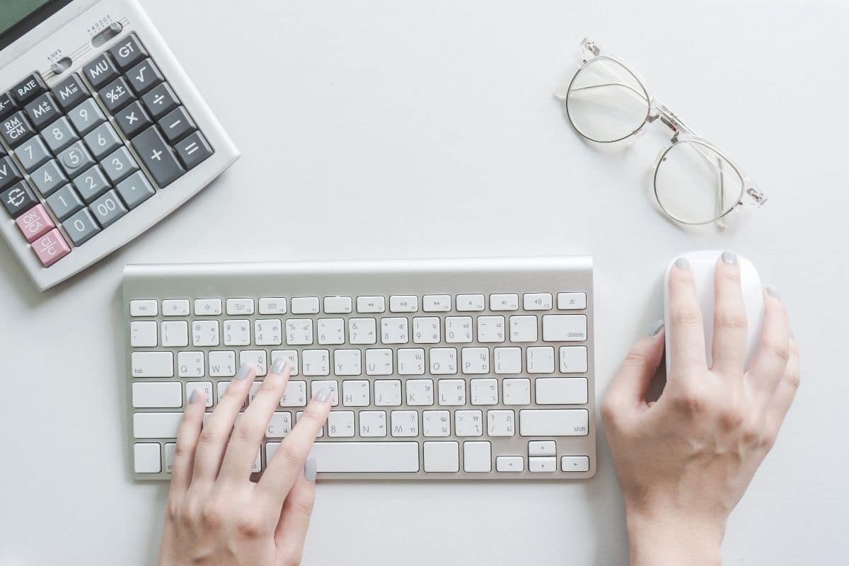 How to Relieve Shoulder Pain from using a Mouse [Tips & Treatments]