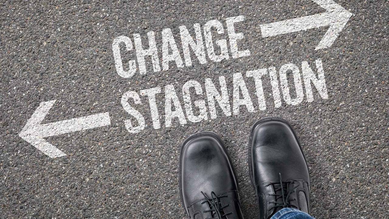 Change vs stagnation signpost