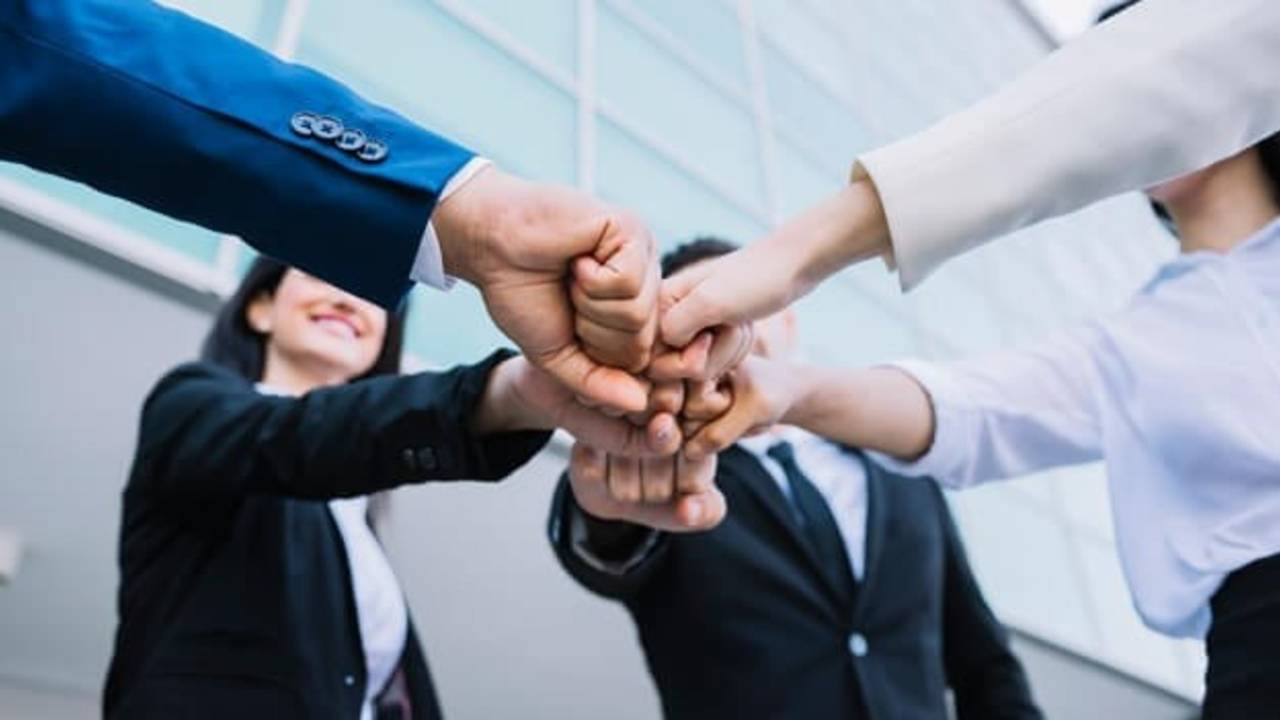 10 Aspects Of Emotional Intelligence That Improve Workplace Relationships