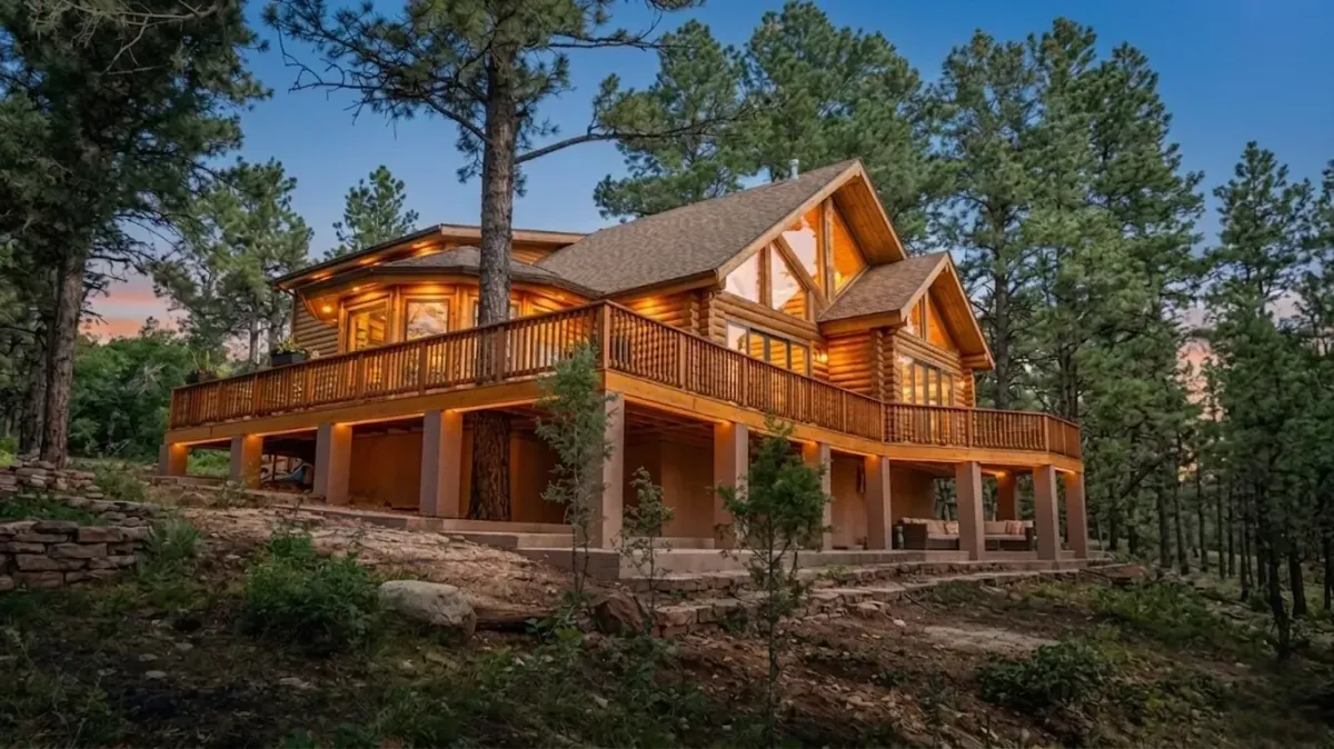 Log House in Payson