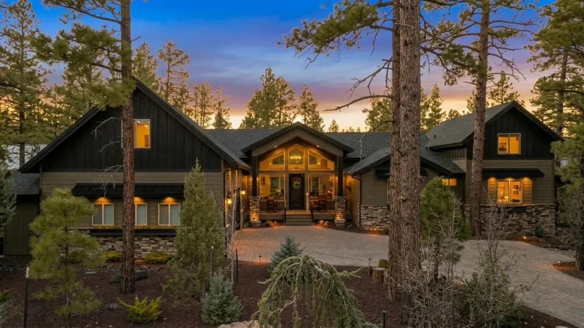 Log House in Payson