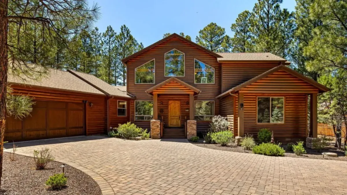 Log House in Payson