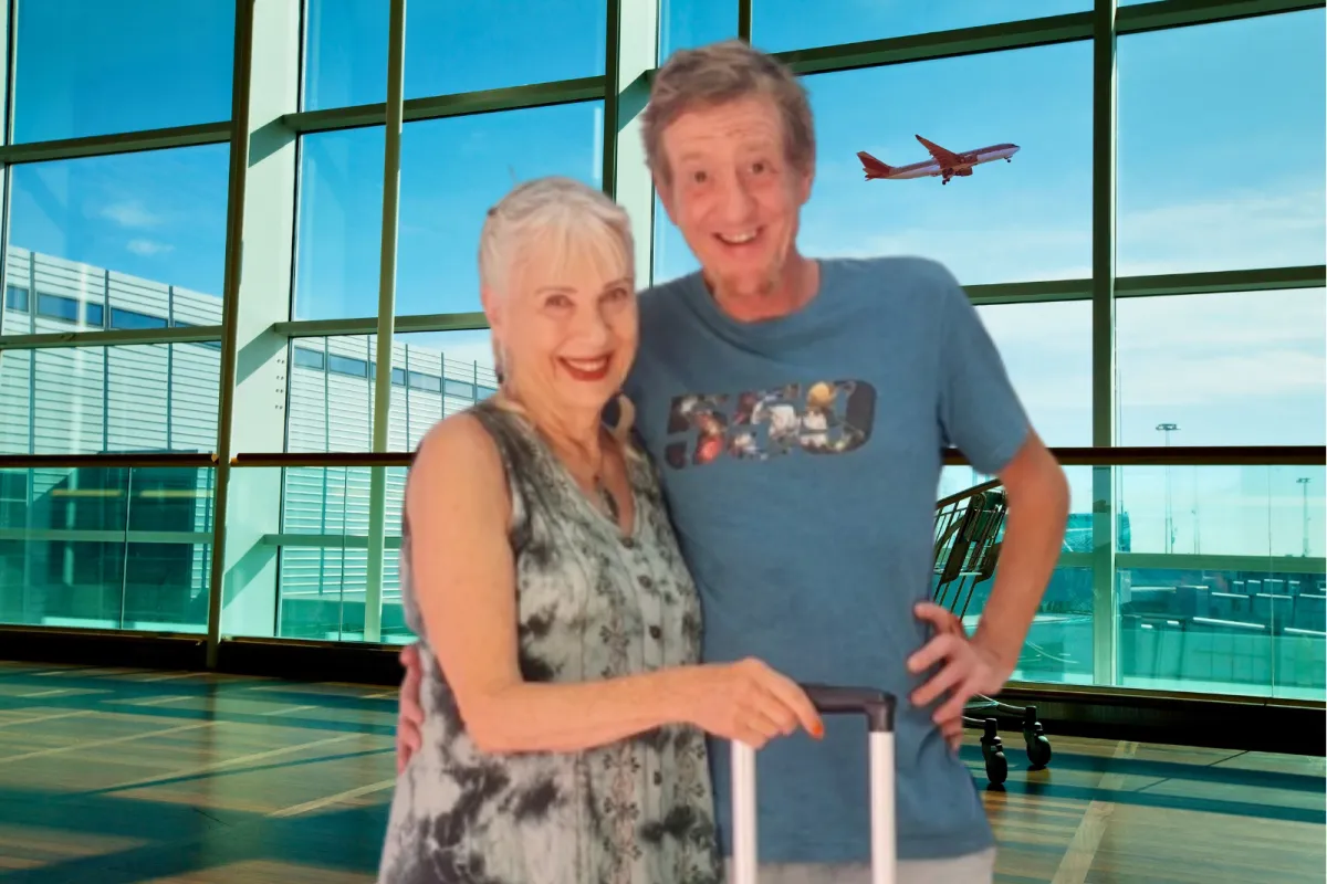 Pareja viajando a Estados Unidos tras obtener su visa americana