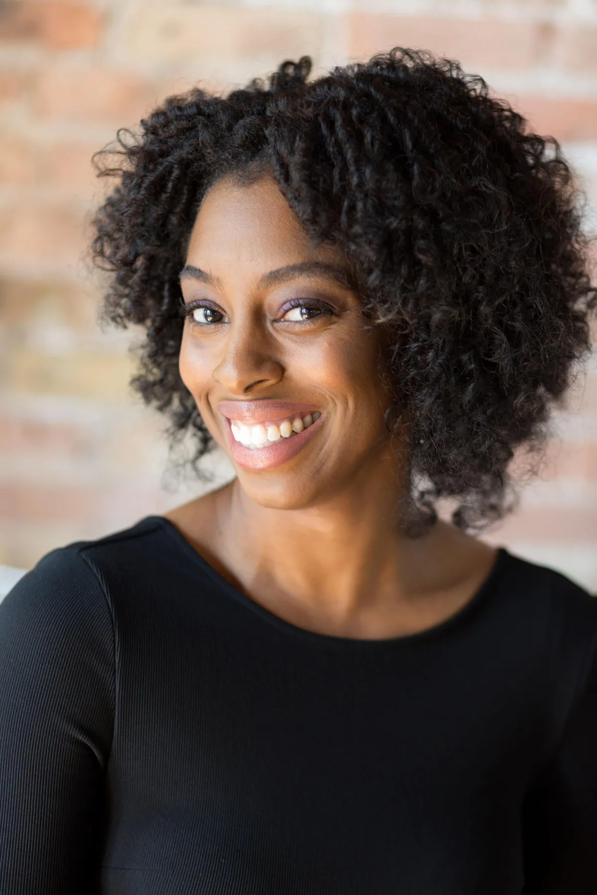 https://deegilmore.com/images/dee-gilmore-headshot.jpg Dee Gilmore, Beauty and Wellness Guide, speaker headshot in warm neutral light.