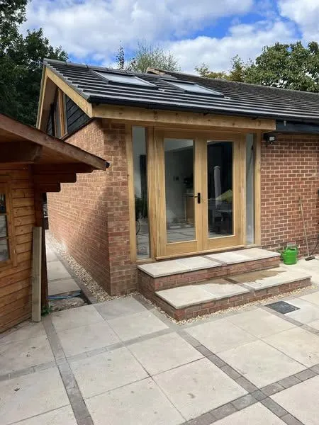 Frech doos on a new home extension