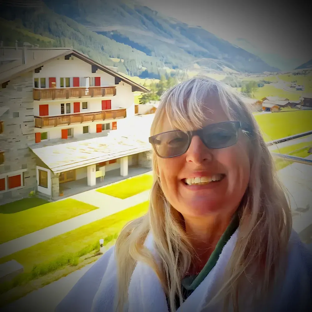 Georgina the owner of Jones Jewellery