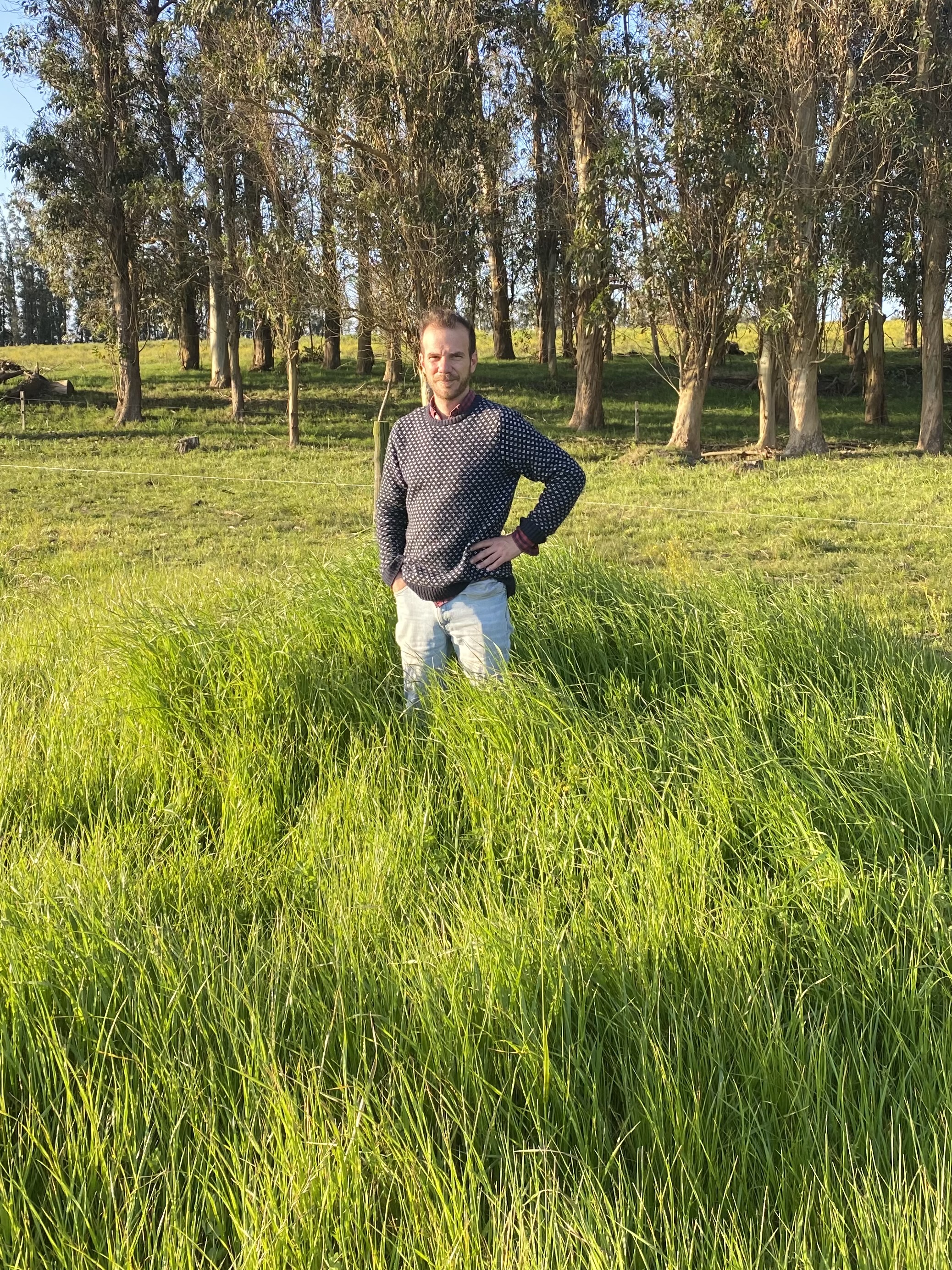 Foto profesional de Federico Longo en el campo