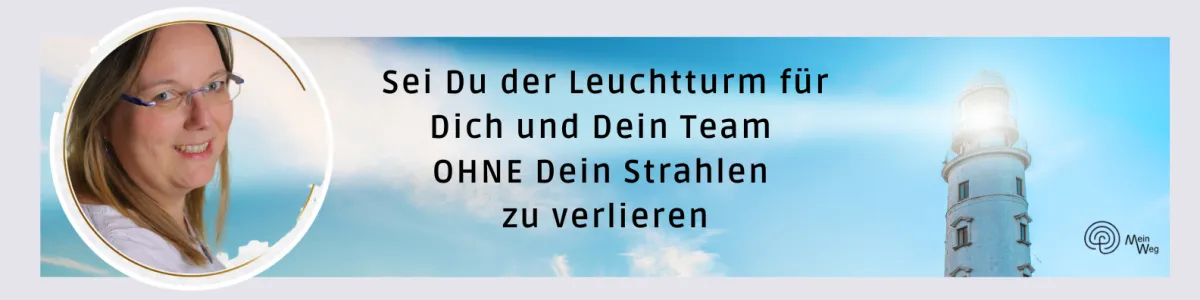 Foto der Unternehmerin und Leuchtturm mi dem Motto: "SeiDu der Leuchturm für Dich und Dein Tea ONE Dein Strahlen zu verlieren