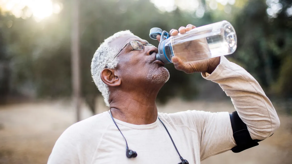 Are You Drinking Water the Right Way for Your Gut?
