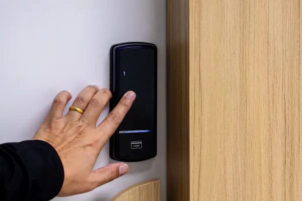 Smart Locks That Malfunction: When Guests Get Trapped or Injured