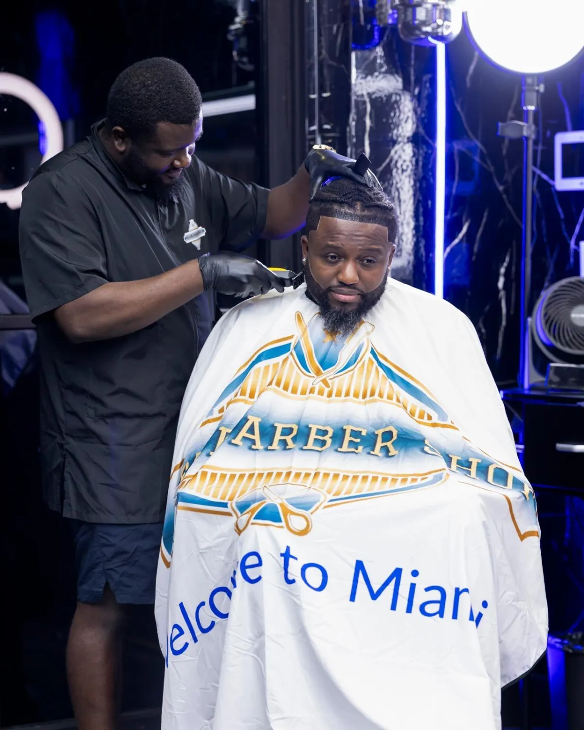 Master barber in action executing a sharp precision fade at L305 Miami