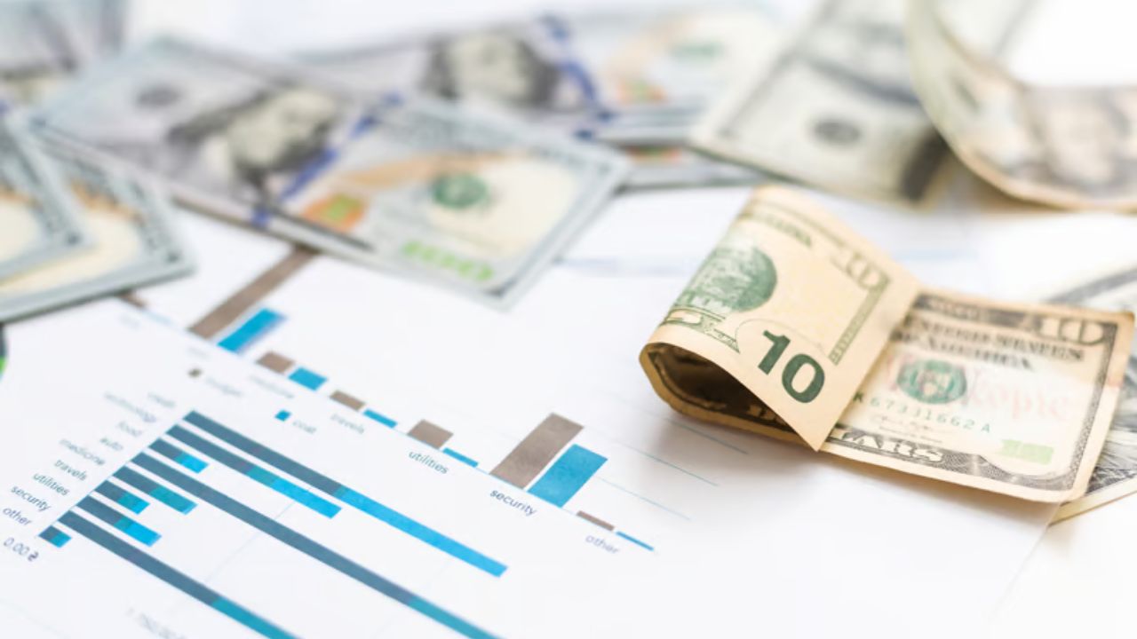 cash and budget concept representing how rich people manage money  SEO Keyword: do rich people budget