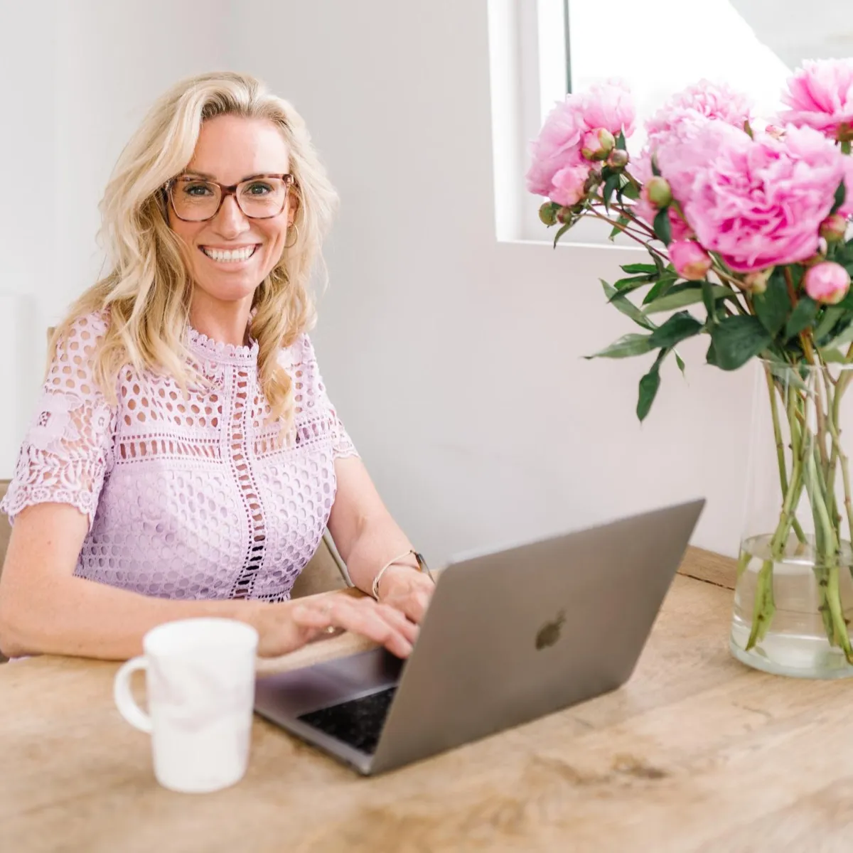 Caroline Balinska testimonial showing 1000% increase in LinkedIn views