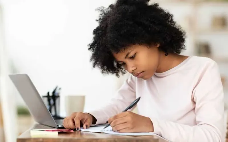 How Personalised Lessons from an Online Reading Tutor USA Help Dyslexia Students?
