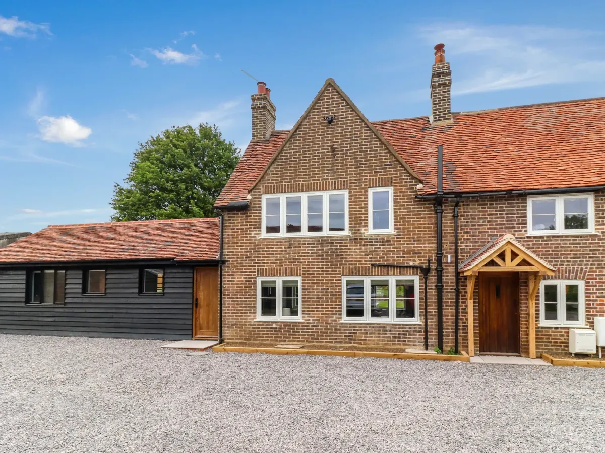 Holiday Let Chipperfield Herts - Exterior of Tuffs Farm