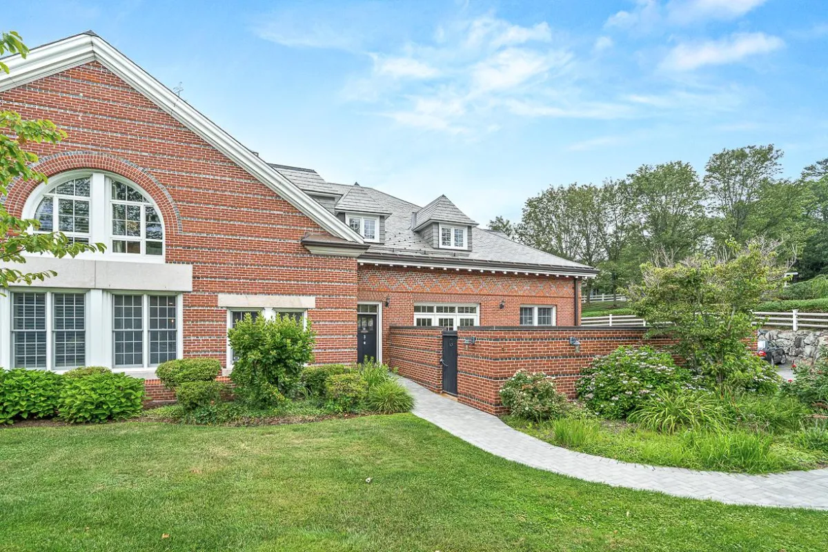 3 Stables Way, Belmont, MA