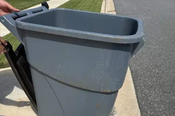 7 Signs You Need Professional Trash Bin Cleaning in Ocala, FL