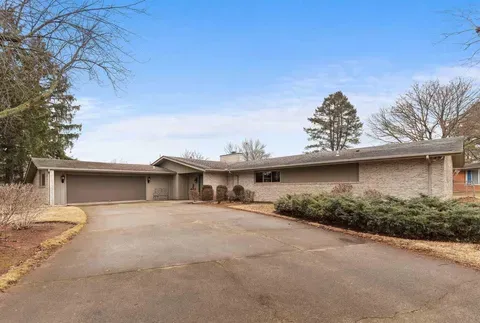 Fort Wayne Concrete builds and installs Driveway