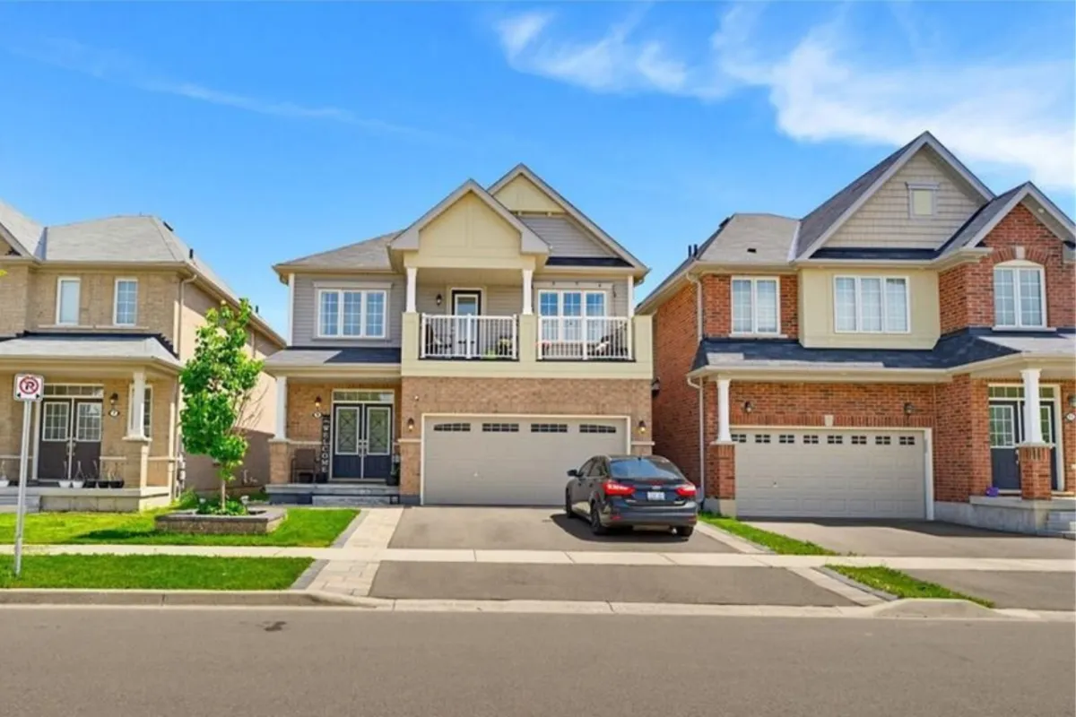 The First 30 Seconds: What Buyers Notice Before They Even Walk Through Your Front Door