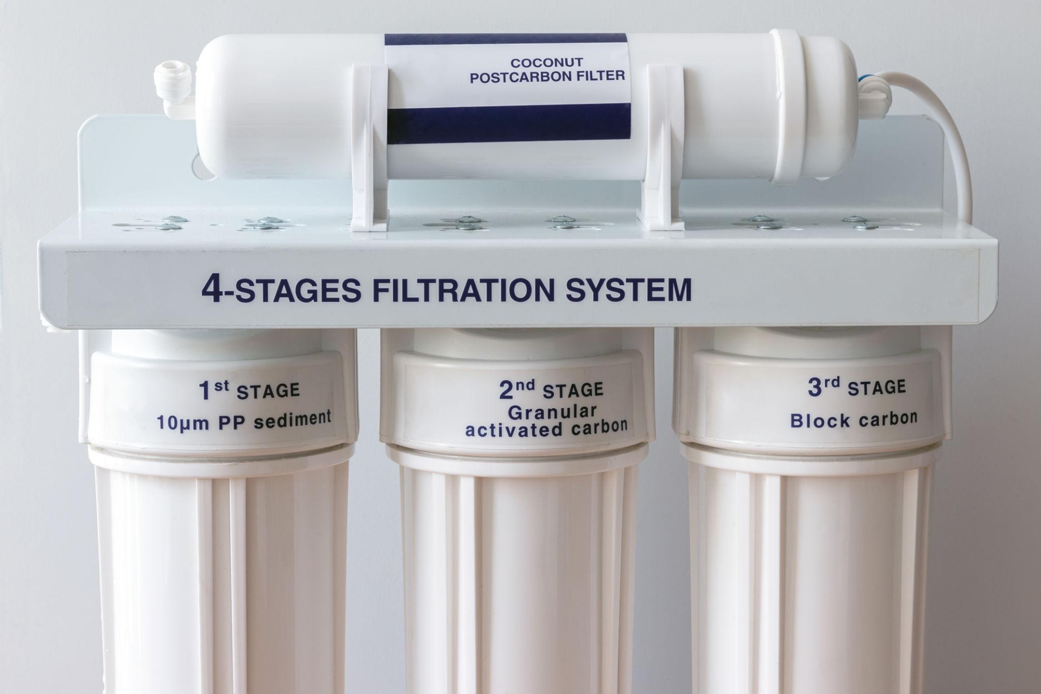 Activated carbon water filter installation for clean drinking water