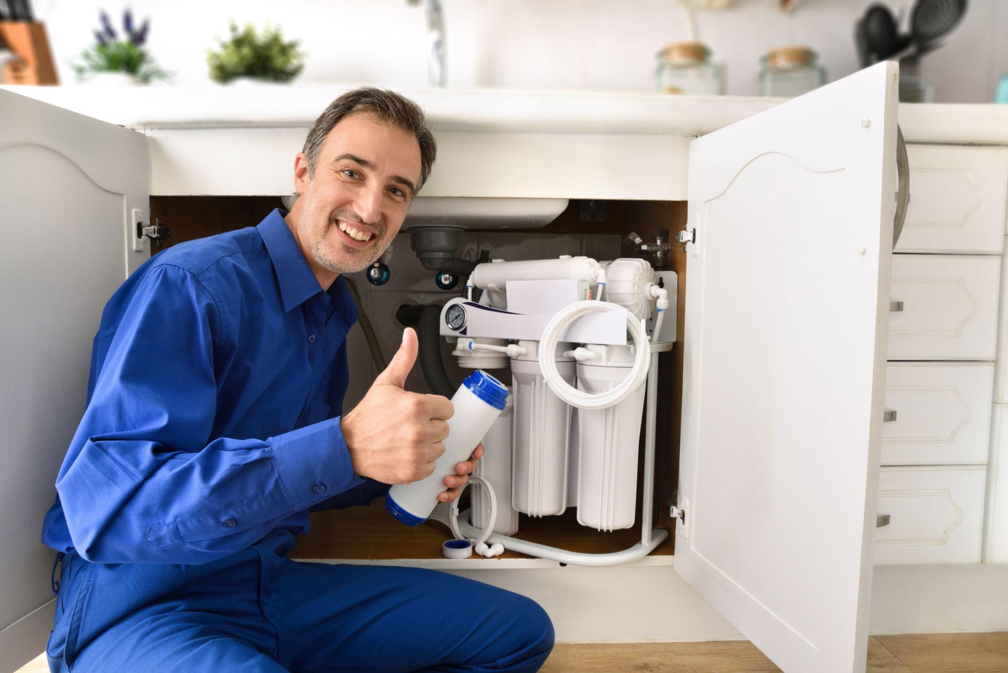Reverse osmosis system installation under a kitchen sink