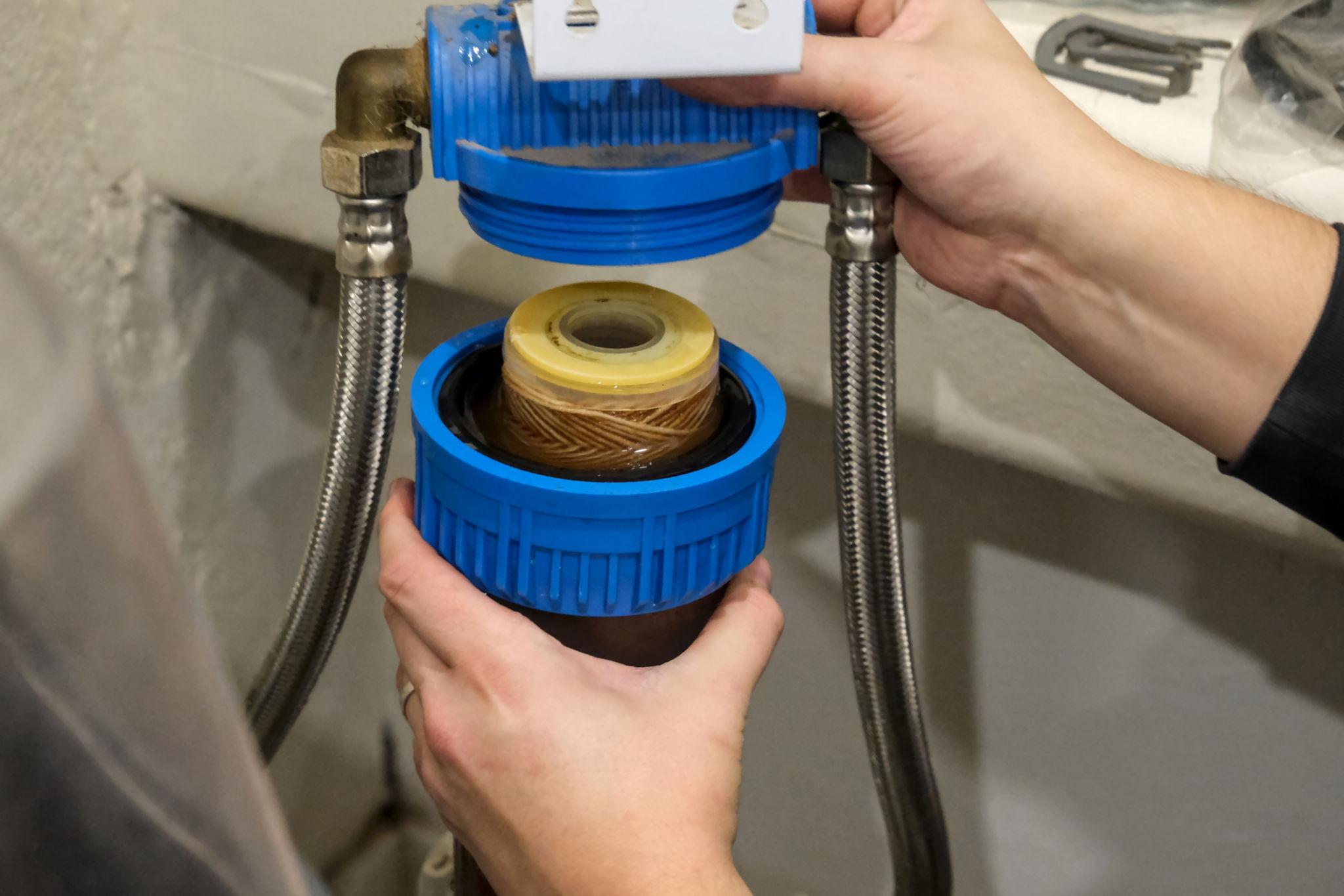 Water filter maintenance and replacement service for home filtration systems