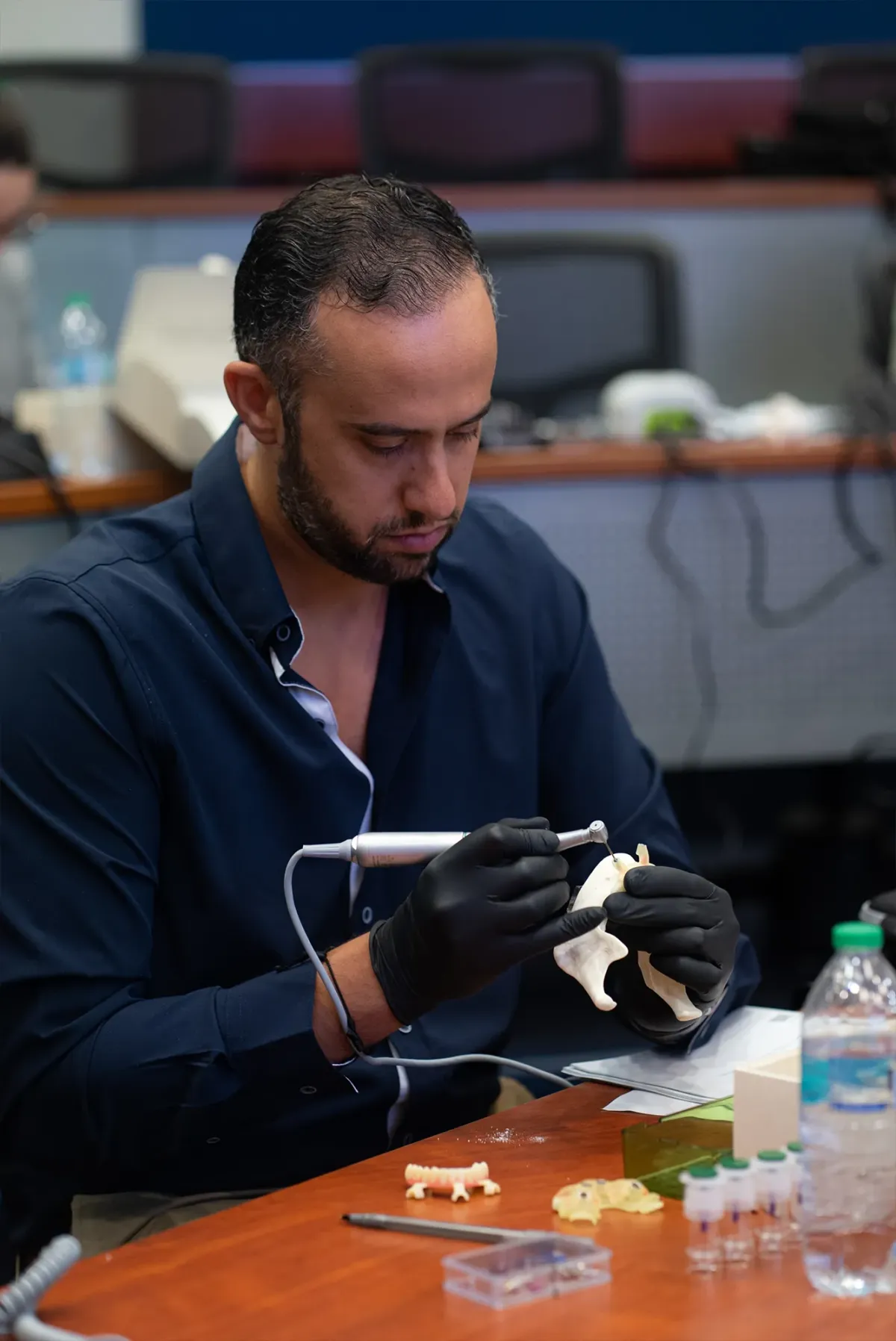 Student practices on jaw figure