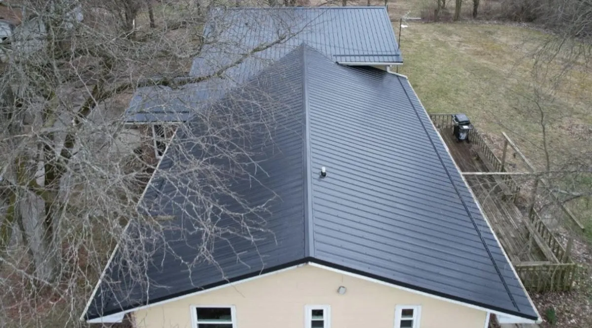 Metal roofing contractor in Eau Claire WI