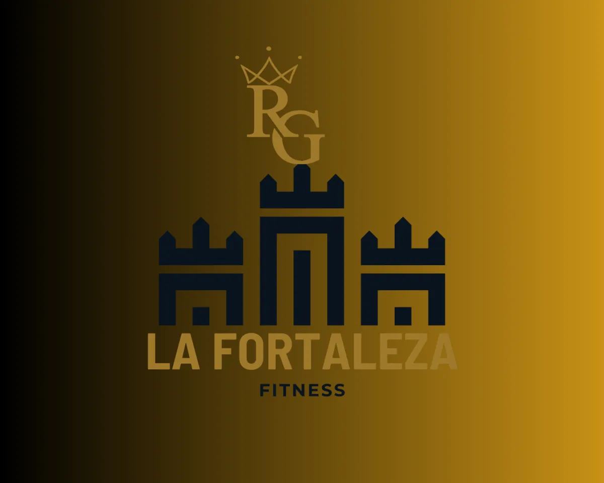 Un grupo diverso de adultos colombianos haciendo ejercicio funcional juntos en un espacio abierto, con sonrisas y actitud positiva. El fondo muestra césped y árboles, con luz natural cálida. La imagen transmite energía, comunidad y motivación, enfocada en la interacción y el esfuerzo compartido.