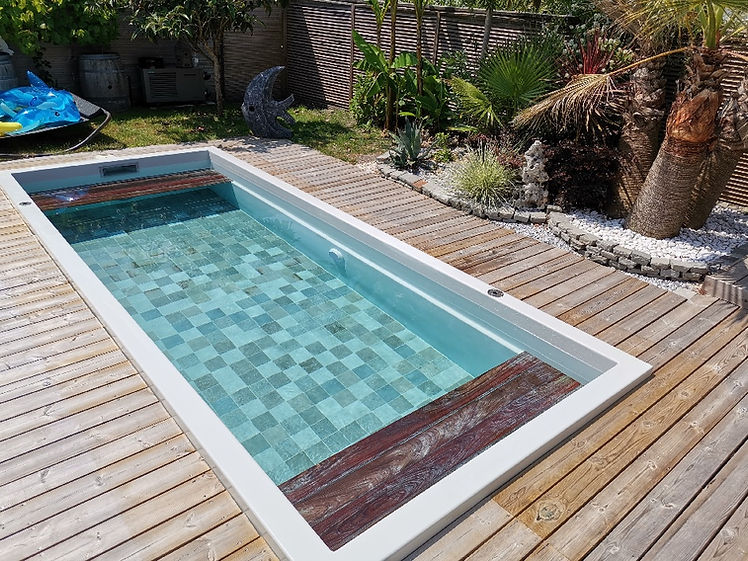 piscine coque polyester terrasse bois