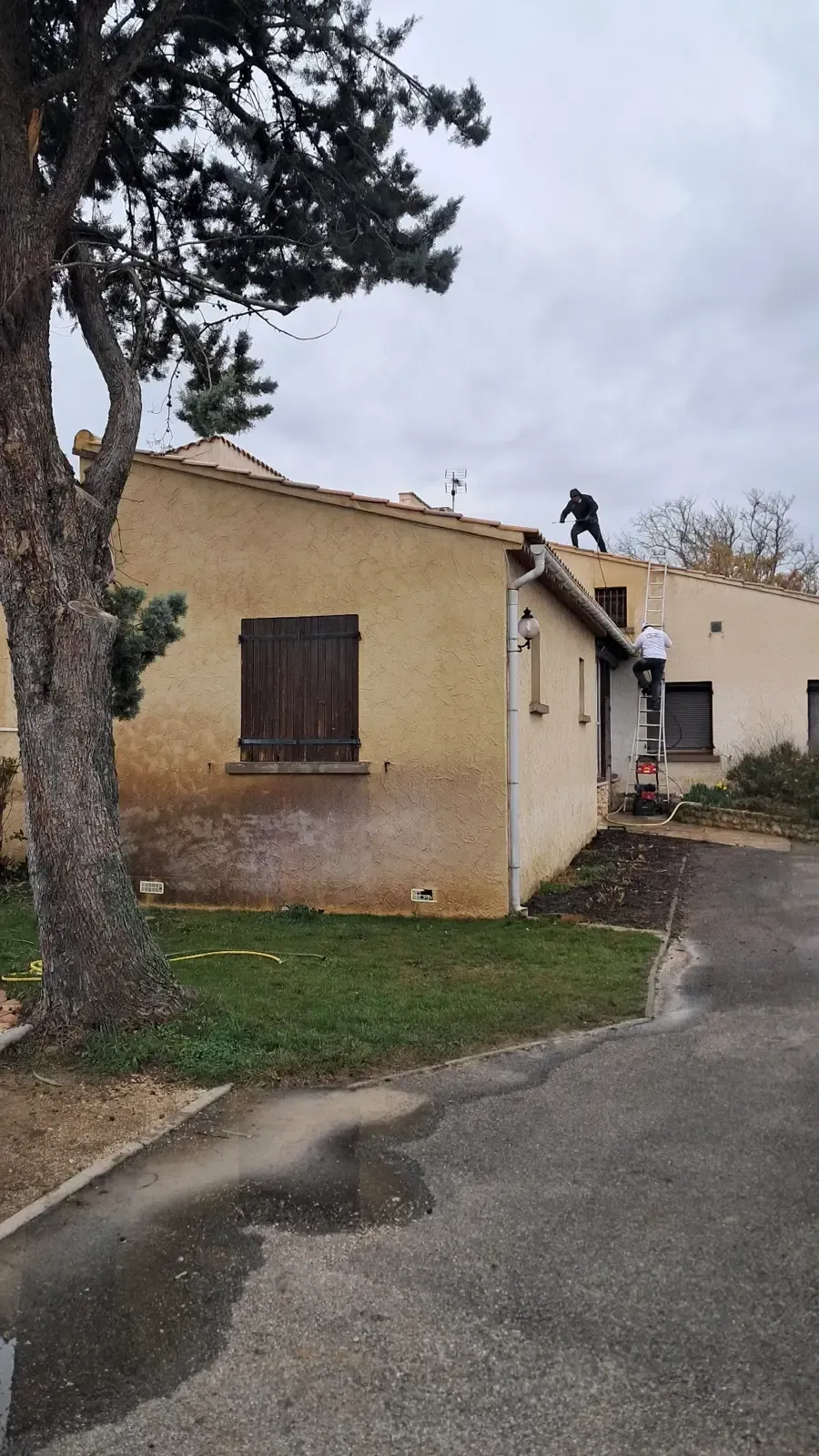 Avant après rénovation de façade extérieure réalisée dans le Vaucluse