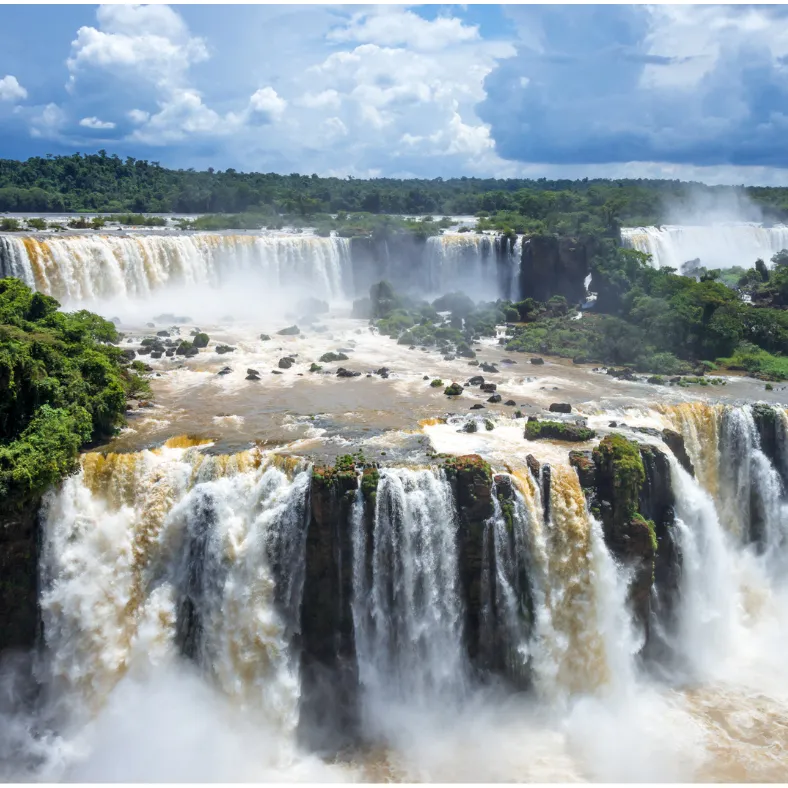 Cenário realista de viagem em Noronha