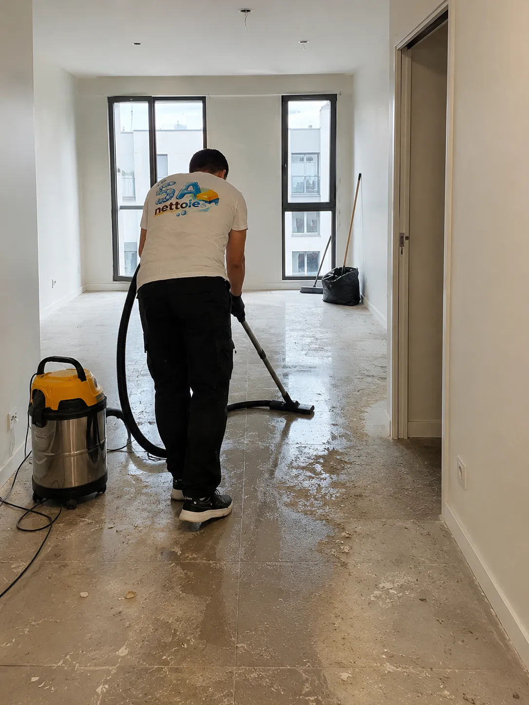 Service de nettoyage de fin de chantier pour appartement, élimination des poussières et remise en état après travaux.