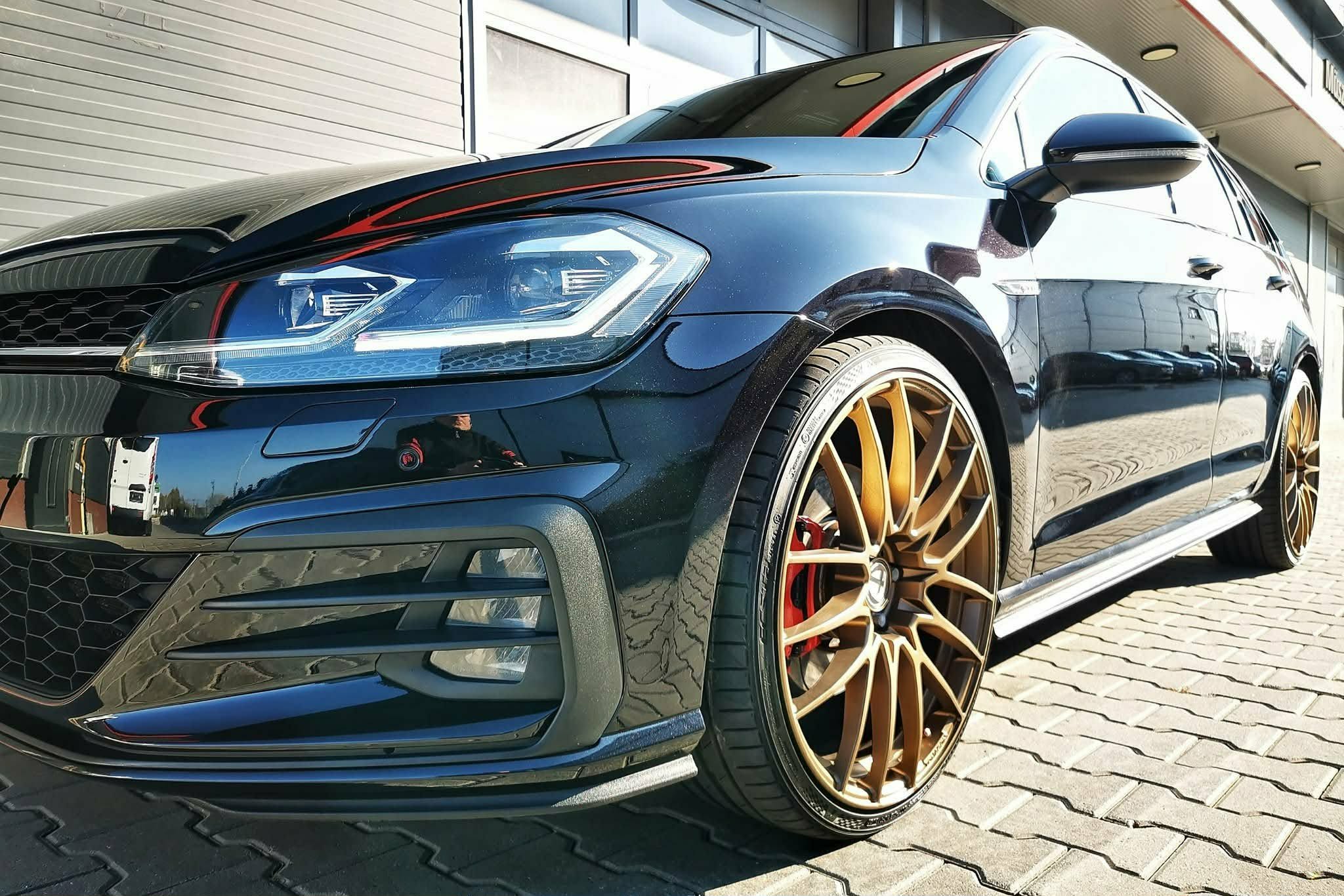 Külső autómosás - fényesre tisztított autó