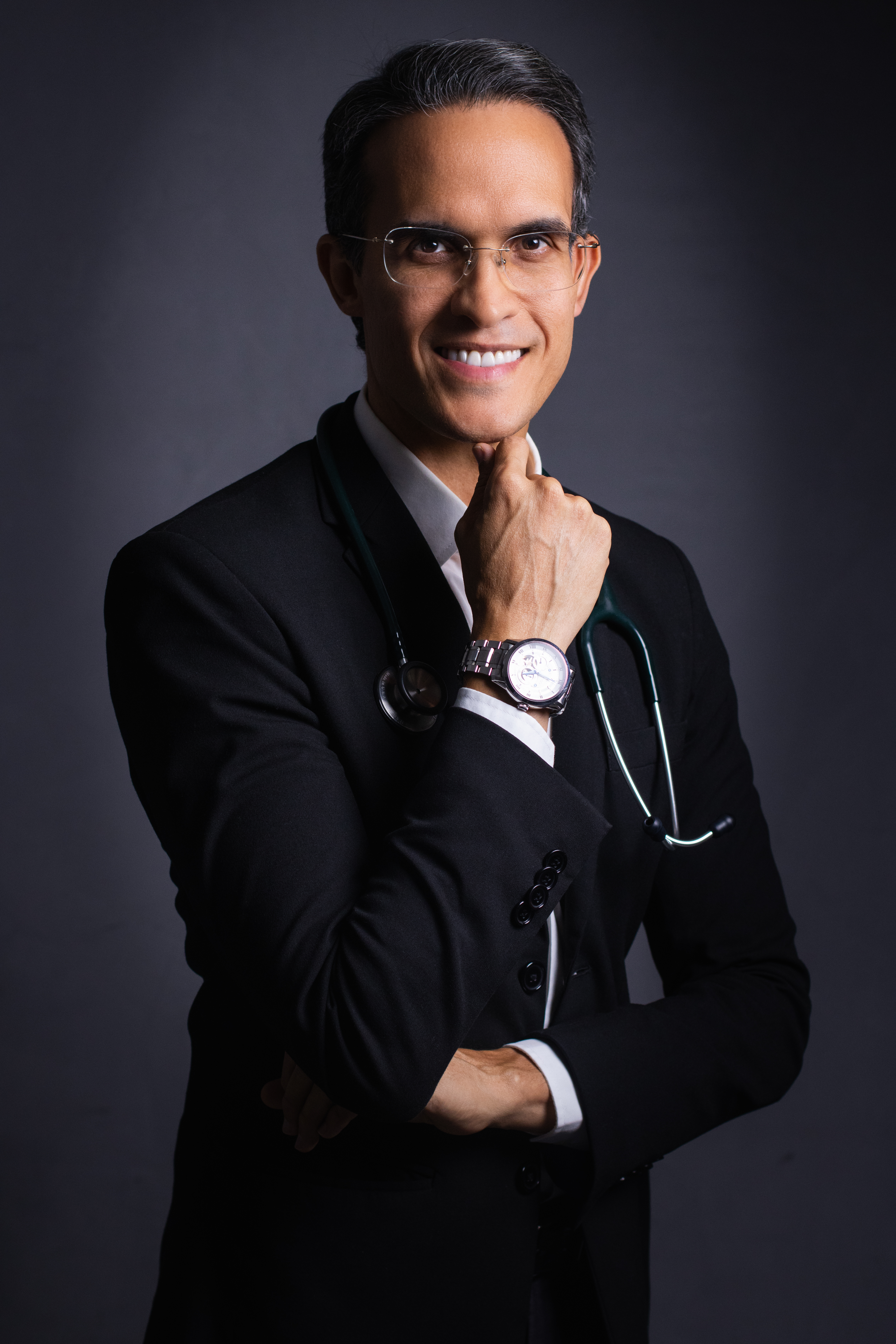 Especialista em saúde cardiovascular sorrindo