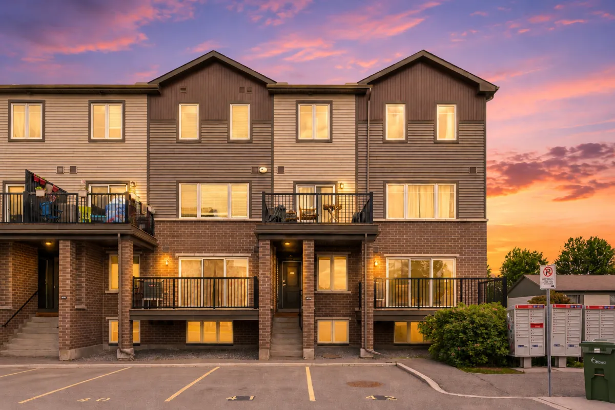 615A Eldorado Private, Kanata stacked townhouse end unit for sale