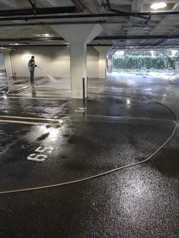 Parking Lot & Sidewalk Cleaning in Sioux Falls