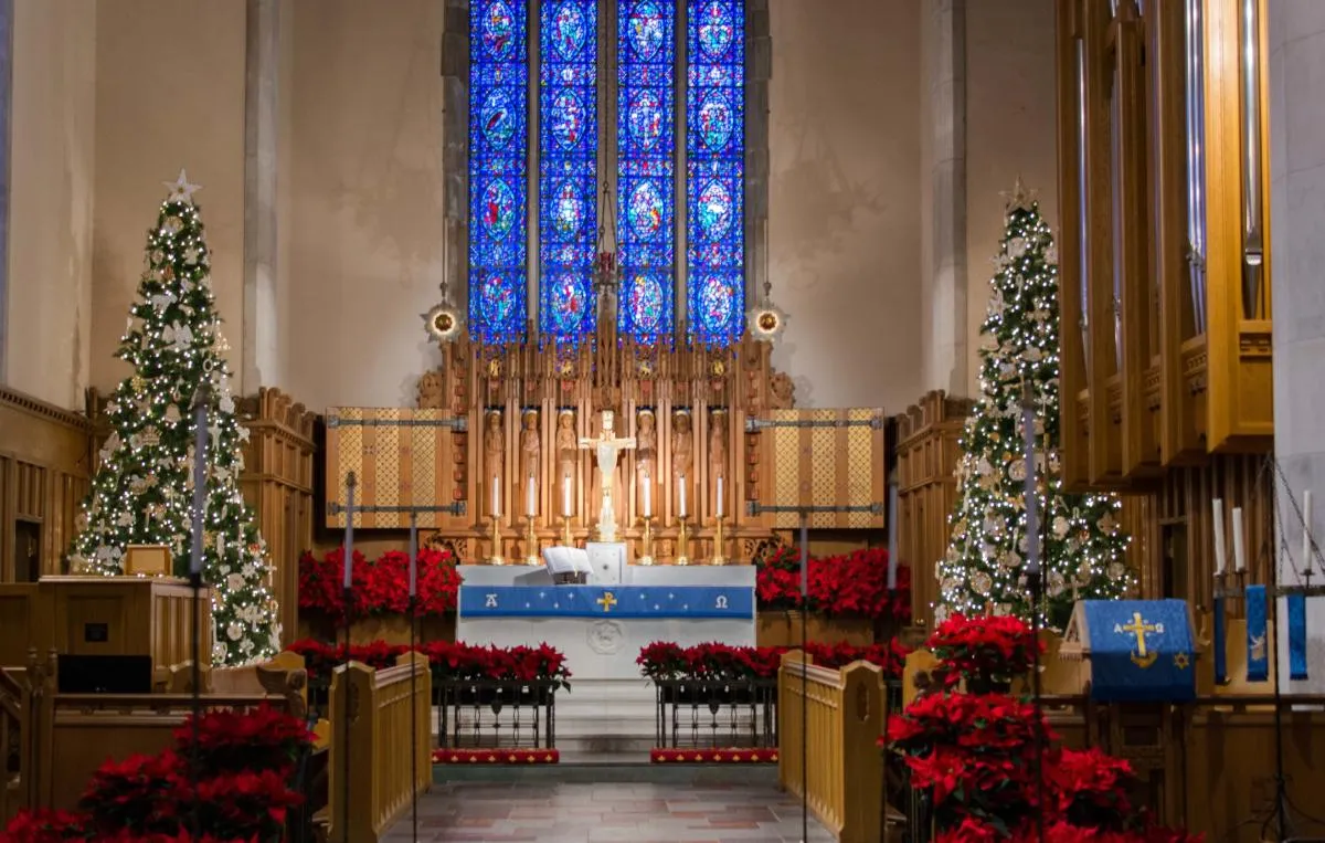 Sanctuary wreath wall decor adding holiday warmth and traditional elegance to the church’s Christmas celebration today.
