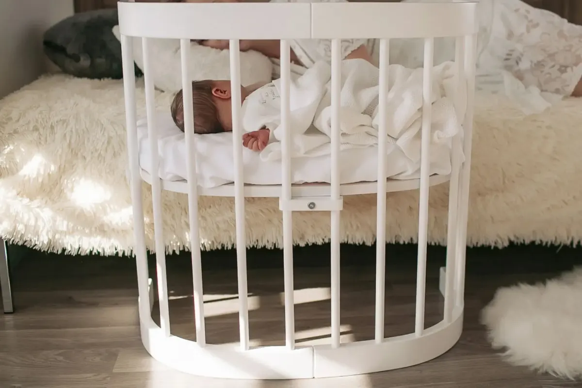 Culla 7 in 1 per il bambino vicino al letto dei genitori