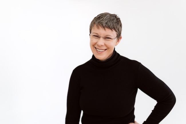 Tori Throckmorton leaning against a pillar and smiling