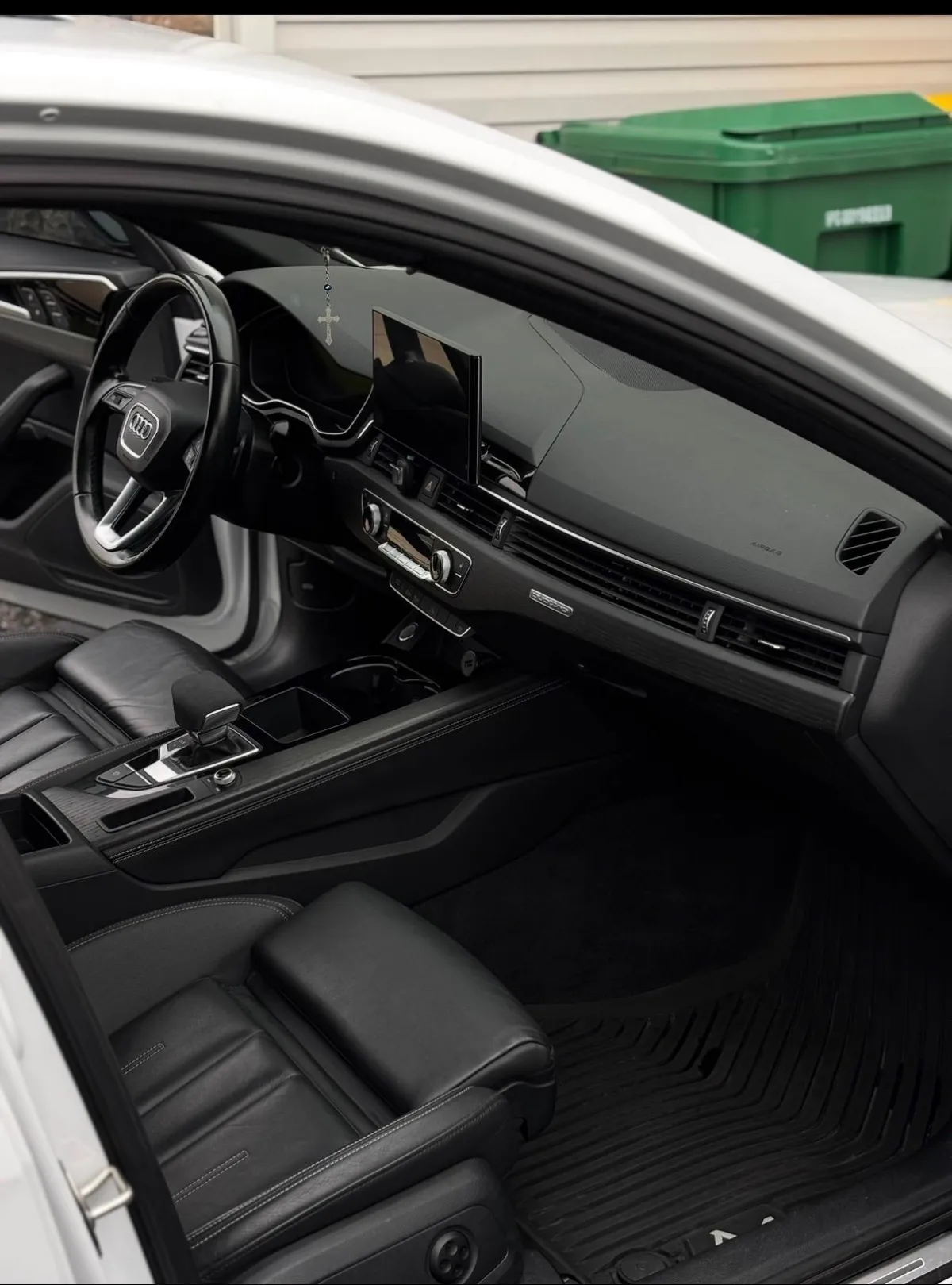 {{ custom_values.service_1 }} in {{custom_values.biz_area_1})