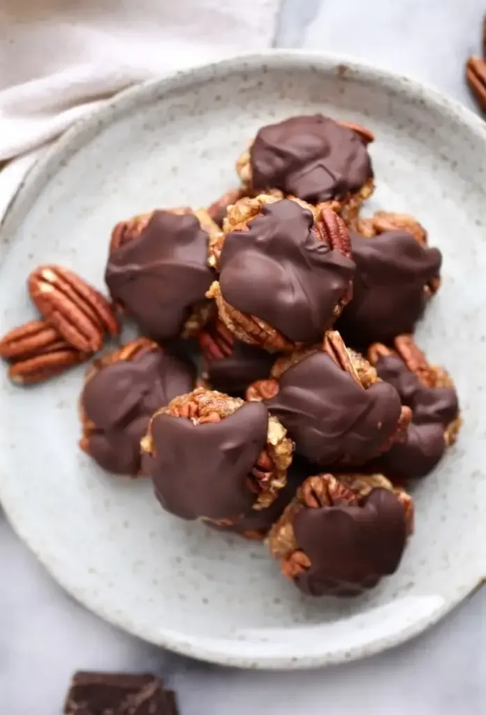 3-ingredient Dark Chocolate Turtles