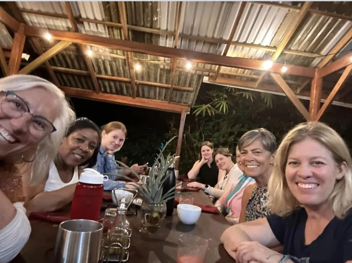 Women gathered around the dinner table at one of Carri Richard's retreats