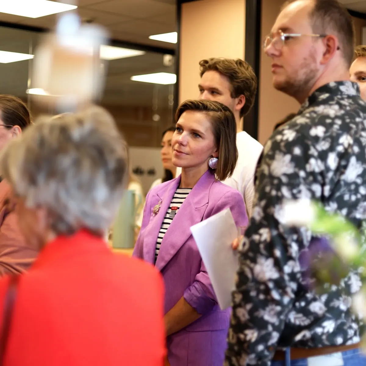 Ondernemers voeren persoonlijke gesprekken tijdens een Connect My Business event