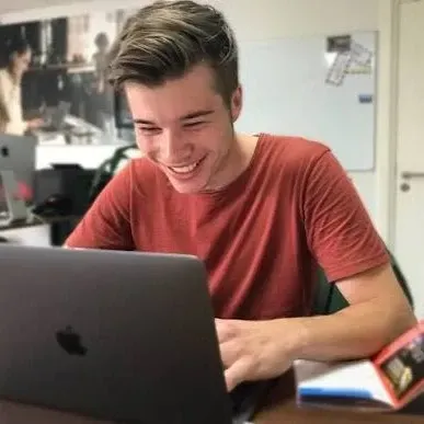 Portret bij de review van Nick van der Wende van Fijngevormd