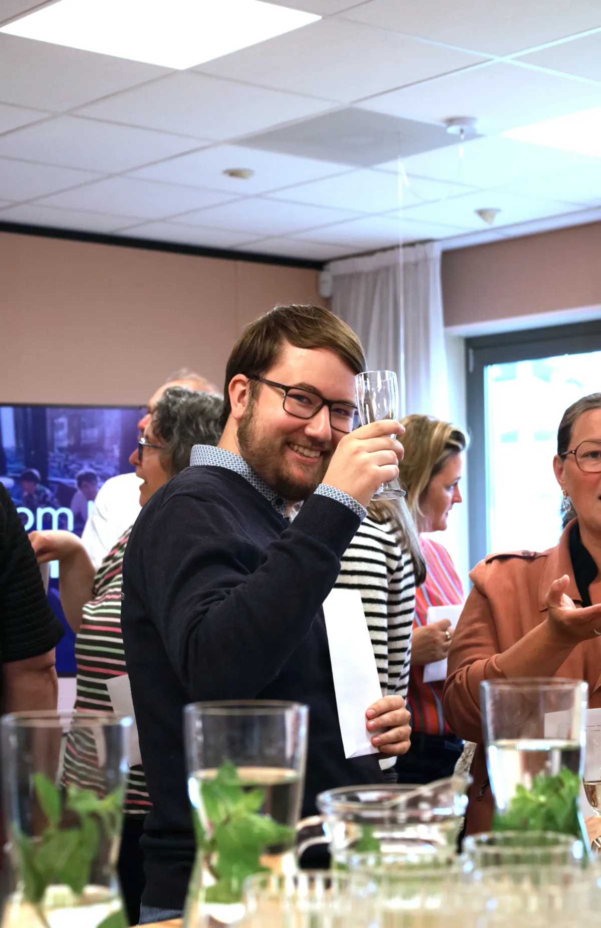 Ondernemers ontmoeten elkaar tijdens een persoonlijk netwerkevent van Make My Business