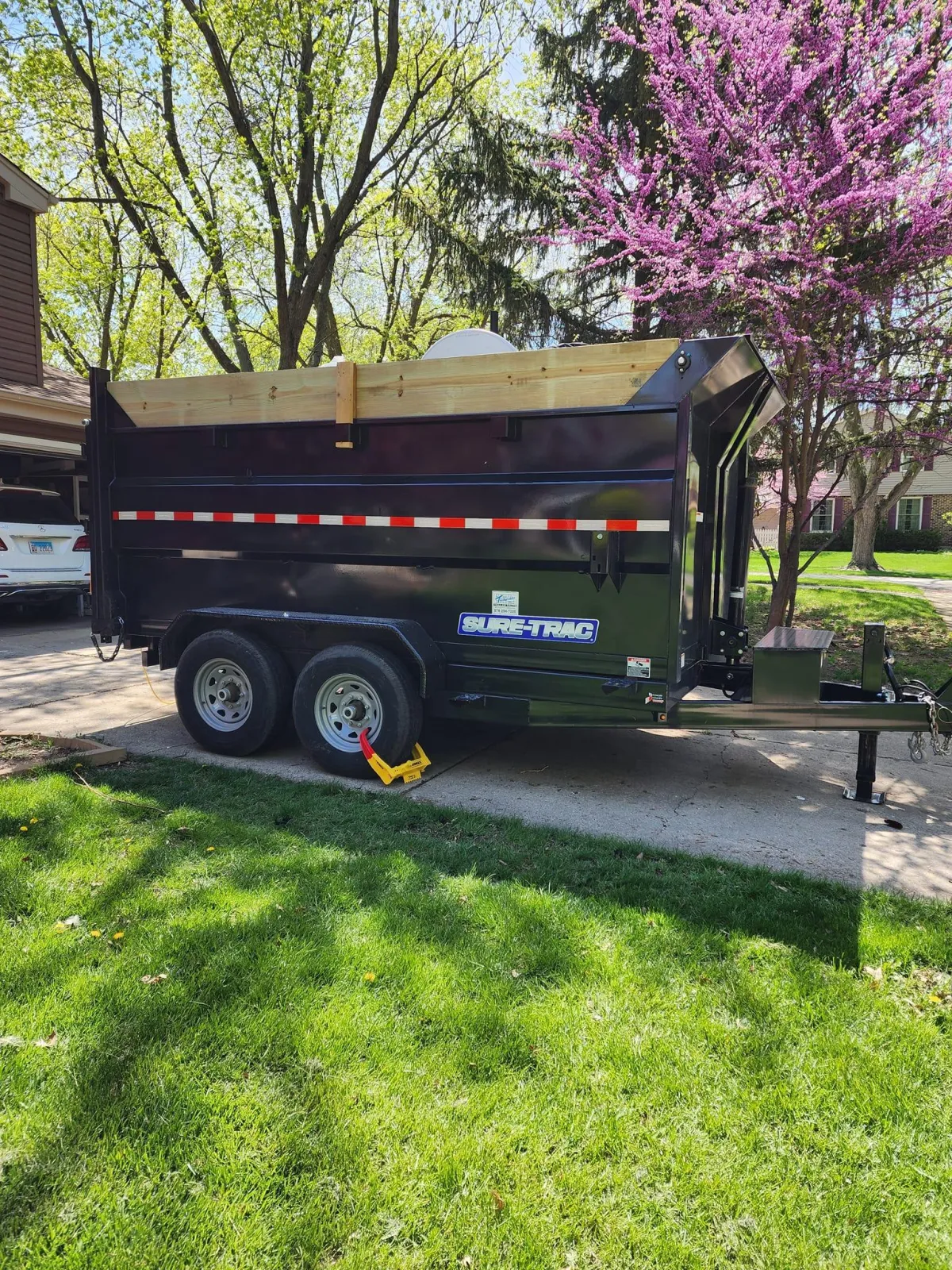 Picture of dump truck 